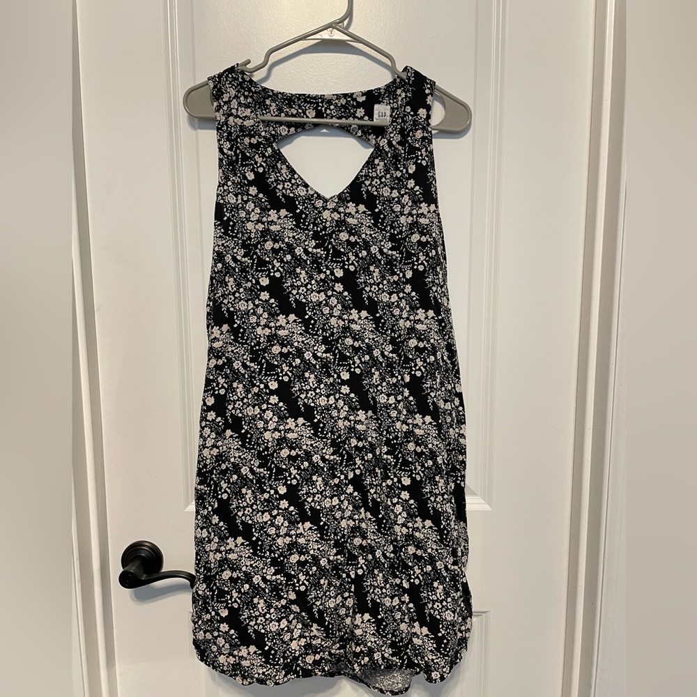 Gap Floral V-Neck Pullover